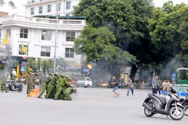 Xem Lực lượng tham gia bảo vệ an ninh, trật tự ở cơ sở diễn tập trấn áp nhóm thanh niên gây rối trật tự công cộng