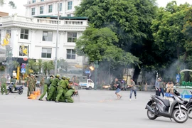 Xem Lực lượng tham gia bảo vệ an ninh, trật tự ở cơ sở diễn tập trấn áp nhóm thanh niên gây rối trật tự công cộng