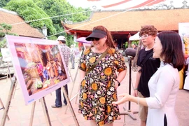 Triển lãm ảnh "Hà Nội - 15 năm mở rộng địa giới hành chính"