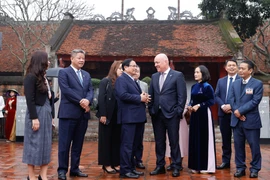 Thủ tướng Phạm Minh Chính cùng Thủ tướng New Zealand thăm Văn Miếu - Quốc Tử Giám