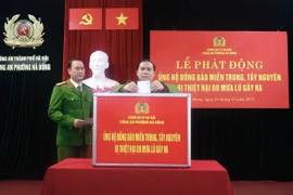 Công an phường Hà Đông phát động ủng hộ đồng bào miền Trung - Tây Nguyên bị thiệt hại do mưa lũ