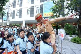 Công an Hà Nội cùng Trường Tiểu học Kim Liên chung tay lan tỏa văn hóa giao thông