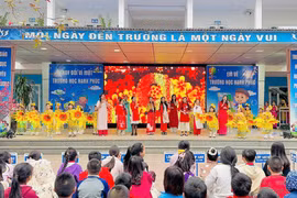 Học sinh Hà Nội sôi nổi tham gia ngày hội chào xuân 