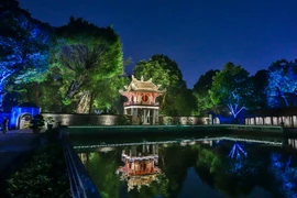 Mãn nhãn với màn trình diễn ánh sáng của tour đêm Văn Miếu - Quốc Tử Giám