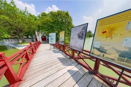 Khám phá Hà Nội qua “Hồ Gươm, giao lộ Đông - Tây”