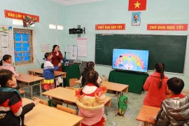 Hỗ trợ học sinh vùng cao học tiếng Anh theo chương trình mới