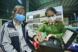 Tăng ca, xuyên đêm cấp căn cước ở Phú Xuyên