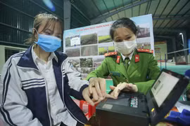 Tăng ca, xuyên đêm cấp căn cước ở Phú Xuyên