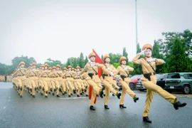 Video: Chiến sĩ Công an Hà Nội dầm mưa tập diễu binh