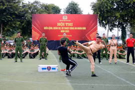 Ấn tượng tình huống trấn áp tội phạm và biểu diễn Mai hoa quyền của Công an Hà Nội