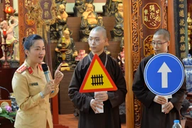 Tuyên truyền an toàn giao thông tới các tăng ni, phật tử trên địa bàn Hà Nội