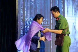 Những cung bậc cảm xúc qua tác phẩm “Tình người” của Công an quận Hoàng Mai