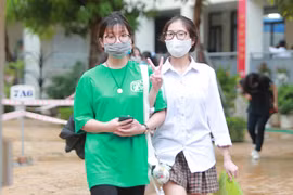 Thí sinh vui vẻ, thoải mái sau khi kết thúc ngày thi đầu tiên 