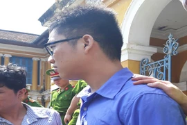 Túng tiền, nam sinh viên dàn cảnh cướp 10 lượng vàng