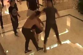 Làm "chuyện ấy" quá ồn ào, khách trọ bị đánh đập