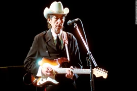 Ca sĩ Bob Dylan giành giải Nobel Văn học 