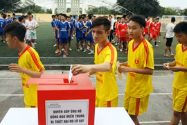 Giải bóng đá học sinh Báo ANTĐ sẻ chia với đồng bào miền Trung