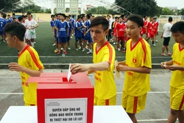 Giải bóng đá học sinh Báo ANTĐ sẻ chia với đồng bào miền Trung