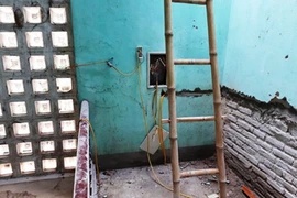 Bị điện giật khi đang sửa nhà 1 người chết, 2 người bị thương