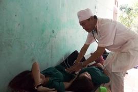 Hơn 50 công nhân nhà máy may nhập viện nghi bị ngộ độc thực phẩm