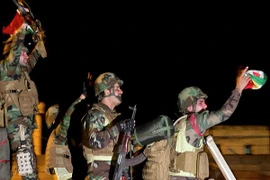 Mặc Mỹ phản đối, vùng Vịnh vẫn cung cấp vũ khí cho người Kurd chống IS