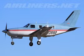 Nhật Bản: Máy bay rơi vào khu dân cư làm nhiều nhà và xe hơi bốc cháy