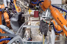 Robot “phản chủ”, bóp chết một công nhân lắp ráp ô tô ở Đức