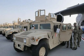 Mỹ bàn giao 100 xe bọc thép Humvee cho quân đội Ukraine