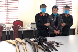 Đối tượng truy nã đặc biệt nguy hiểm "thủ" nhiều súng đạn vừa bị bắt 