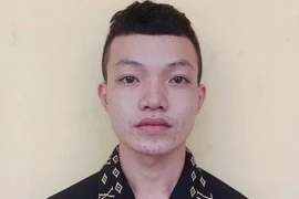 Khống chế, bắt giữ trái pháp luật bạn gái