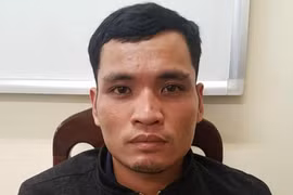 Những viên nén màu xanh trong túi quần gã trai điều khiển xe Honda Airblade 