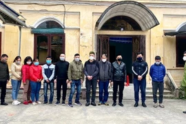 Bắt quả tang 12 đối tượng đánh bạc bằng hình thức 'xóc đĩa'