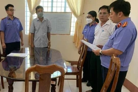 Chi cục trưởng Thi hành án dân sự chỉ đạo cấp dưới lập chứng từ giả