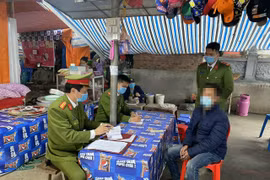 Xử lý nghiêm các trường hợp "cò mồi" và “xin” tiền đò của du khách vãn cảnh chùa Hương 