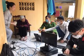Vượt thôn, xuyên xóm cấp căn cước tận nhà phục vụ người cao tuổi