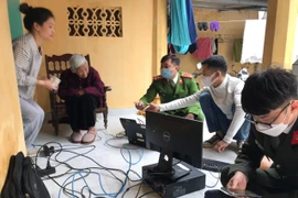 Vượt thôn, xuyên xóm cấp căn cước tận nhà phục vụ người cao tuổi