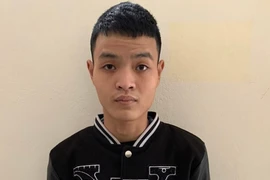 Tạm giam đối tượng rủ bạn gái nhỏ tuổi 'ăn trái cấm'