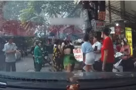 Cơ quan điều tra vào cuộc vụ người phụ nữ bị hành hung sau va chạm giao thông