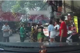 Cơ quan điều tra vào cuộc vụ người phụ nữ bị hành hung sau va chạm giao thông