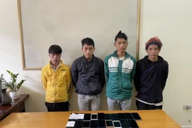 Nửa đêm đột nhập trường học "quét sạch" 25 chiếc điện thoại