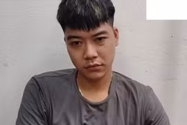 Kiểm tra gã đàn ông xăm trổ, phát hiện nhiều ma túy