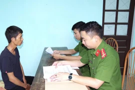 Tạm giữ gã đàn ông cho vay tín dụng đen lãi 'cắt cổ' gần 450%/ năm