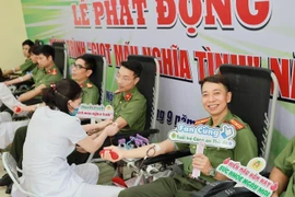 Câu lạc bộ phản ứng nhanh hiến máu tình nguyện của Công an Hà Nội đạt giải thưởng tình nguyện quốc gia năm 2022