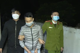 Khám xét nhà của gã đàn ông, phát hiện 1 bánh heroin cùng nhiều ma túy tổng hợp