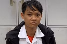 Biểu hiện nghi vấn của gã trai đi xe Honda SH Mode