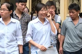 Nhiều thí sinh bị đình chỉ thi vì trót mang theo điện thoại