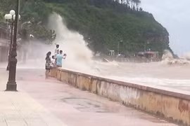 Tìm thấy thi thể nạn nhân đi "đón" bão số 6 bị sóng cuốn trôi