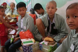 Mang âm nhạc đổi lấy nụ cười của trẻ mắc bệnh ung thư