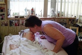 Cô gái “ngủ quên” suốt 42 năm