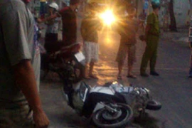 HN: Lái xe ôm bị cướp đâm vào gáy, họng